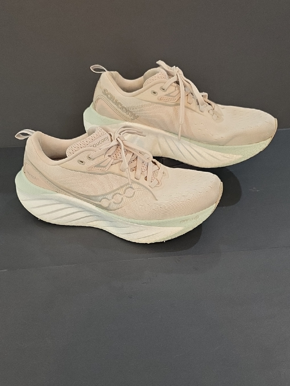 Saucony Triumph 22 Womens Blush Pink Cushioned Running Sneakers Size 8